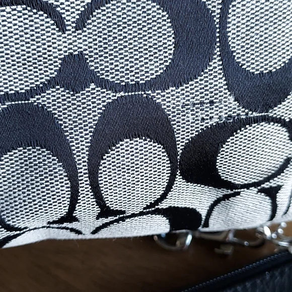 Coach Gallery Signature Tote w/ a Wristlet (RARE) - Picture 13 of 17